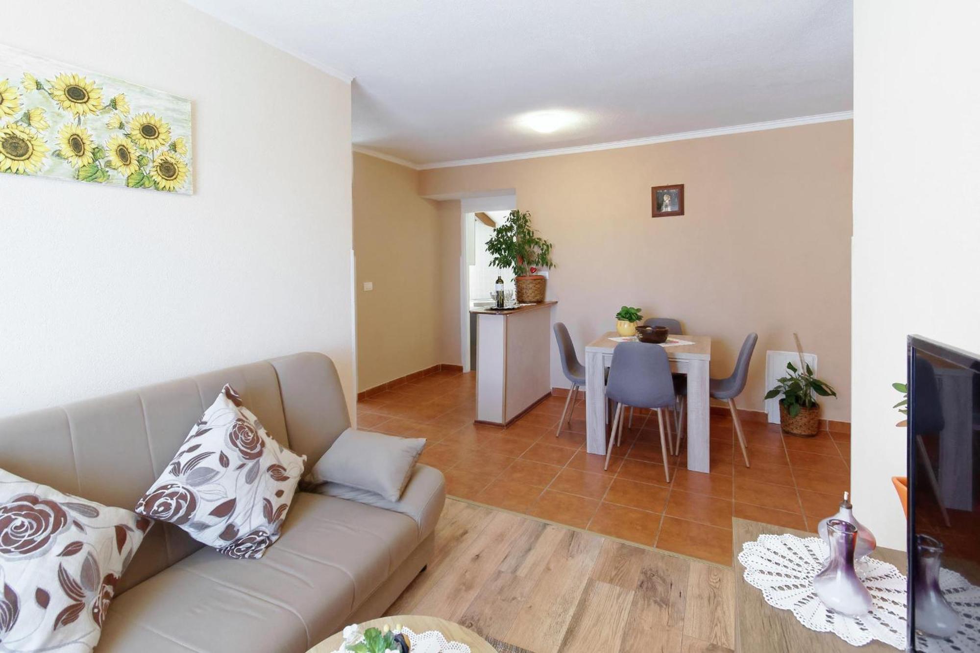 Apartments Viola By Rent Istria Momjan Exterior photo